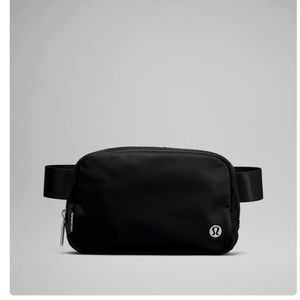 Black Lululemon Everywhere Belt Bag 1L